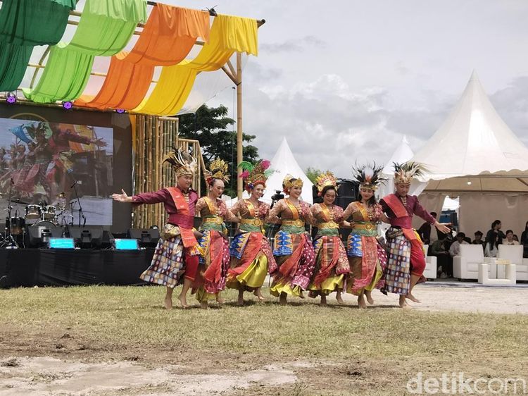 Tari Salawa Raga yang Membahana di West Java Festival 2025