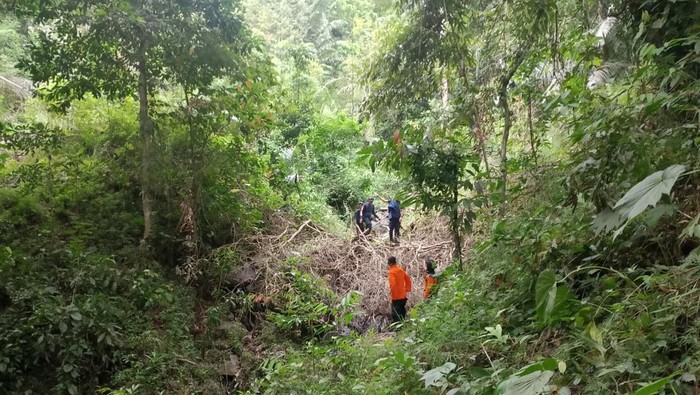 Tim SAR Gabungan melakukan pencarian pria hilang di Luwu.