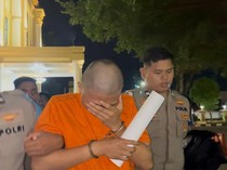Penampakan Bripda Waldi Pembunuh Dosen di Jambi Tutupi Wajah Usai Dipecat