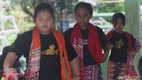 Latihan tari tradisional menjadi wadah anak-anak menumbuhkan kepercayaan diri sekaligus menjaga warisan budaya Indonesia tetap hidup di tengah modernisasi.