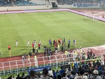 Laga Arema FC vs Persija Diwarnai Kericuhan di Bench