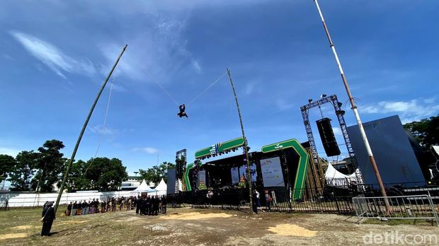 Atraksi Lais di West Java Festival 2025 Atraksi Lais di West Java Festival 2025