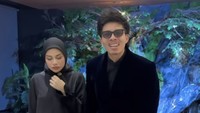 Melihat kedua anaknya rebutan, perhatian Atta Halilintar, Aurel Hermansyah cuma bisa pasrah. Foto: dok instagram Atta Halilintar