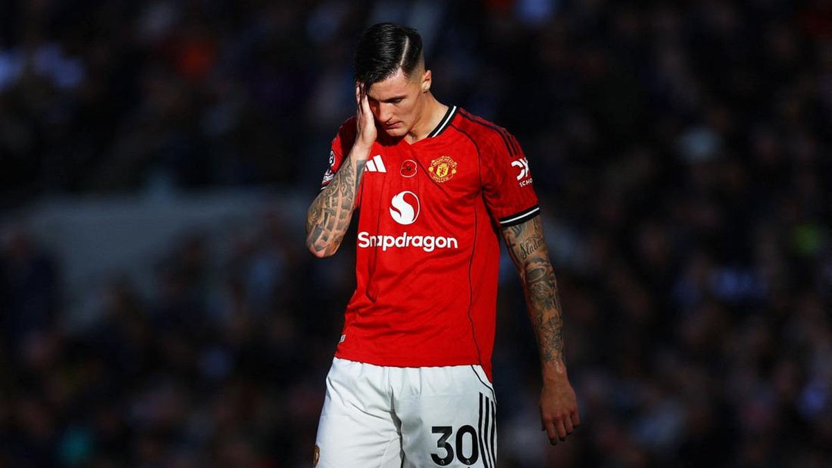 Benjamin Sesko mengalami cedera di laga Tottenham Hotspur vs Manchester United (Foto: Action Images via Reuters/Matthew Childs)