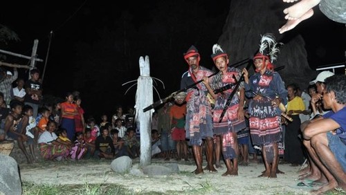 Bijalungu Hiu Paana, upacara sambut musim baru khas warga Sumba Barat, NTT. (Sumber: http://wisata.nttprov.go.id)