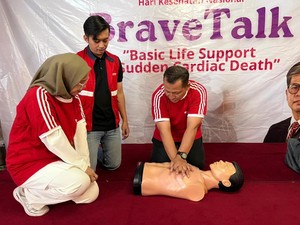 BraveHeart Brawijaya Latih Warga Tangani Henti Jantung Lewat CPR