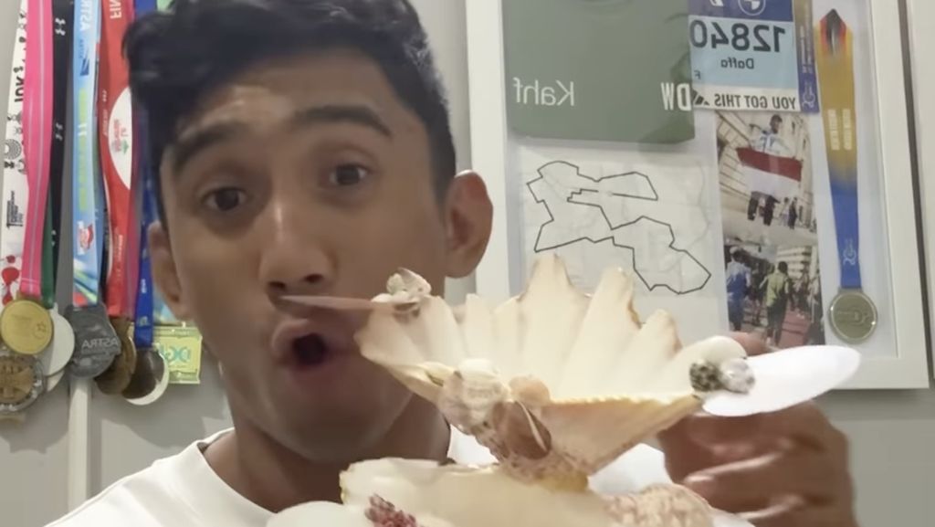 Manis Banget, Daffa Wardhana Bikin DIY Perhiasan Buat Ultah Ariel Tatum