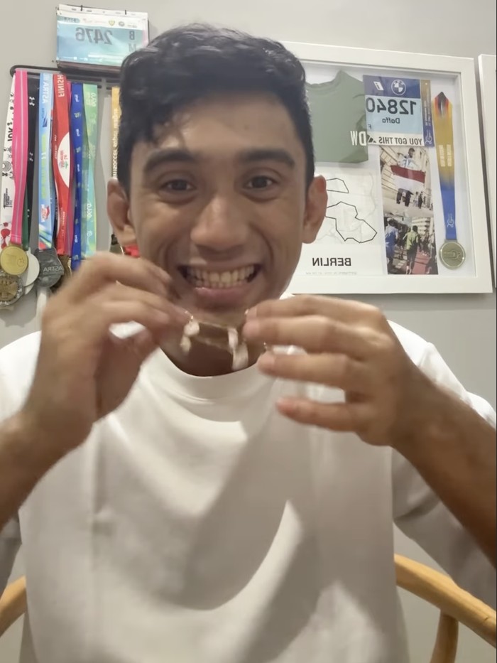 Manis Banget, Daffa Wardhana Bikin DIY Perhiasan Buat Ultah Ariel Tatum