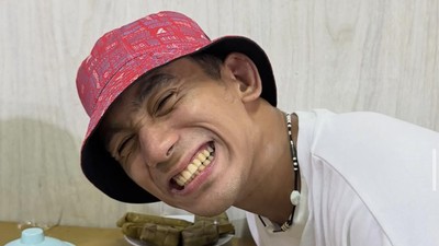 Daffa Wardhana Asyik Kulineran, Cicip Rawon dan  Coto Makassar
