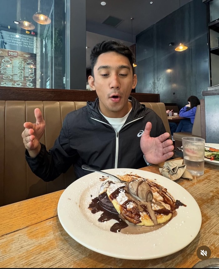 Daffa Wardhana Asyik Kulineran, Cicip Rawon dan  Coto Makassar