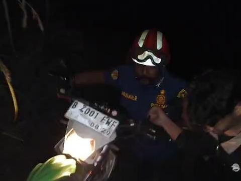 Damkar bantu evakuasi 3 remaja nyasar di Bogor (dok. Damkar Kabupaten Bogor)