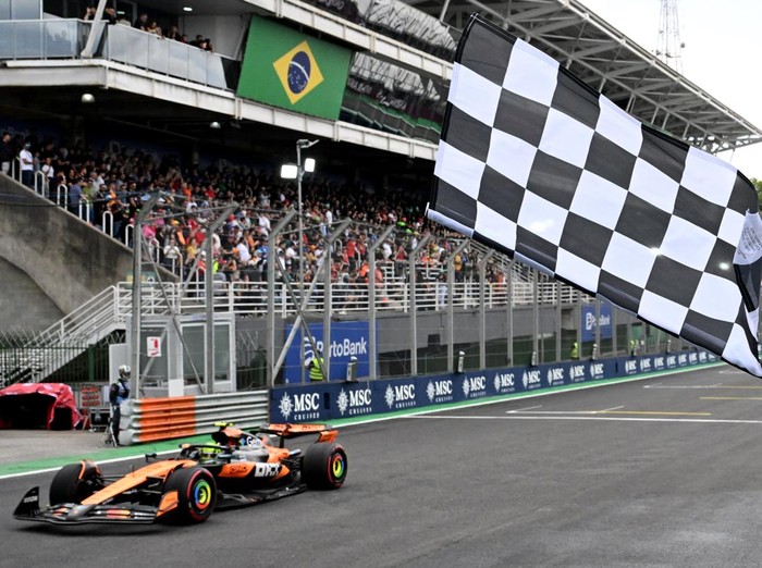 SAO PAULO, BRAZIL - NOVEMBER 08: Sprint winner Lando Norris of Great Britain driving the (4) McLaren MCL39 Mercedes takes the chequered flag during the Sprint ahead of the F1 Grand Prix of Brazil at Autodromo Jose Carlos Pace on November 08, 2025 in Sao Paulo, Brazil. (Photo by Mark Sutton - Formula 1/Formula 1 via Getty Images)