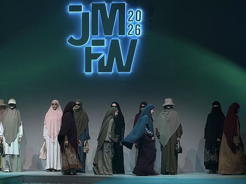 JMFW 2026 Koleksi Saba Modest x IKYK, Ria Miranda dan Itsari di panggung Jakarta Muslim Fashion Week (JMFW) 2026 mulai dari 6-9 November 2025 di Balai Kartini, Jakarta Selatan.