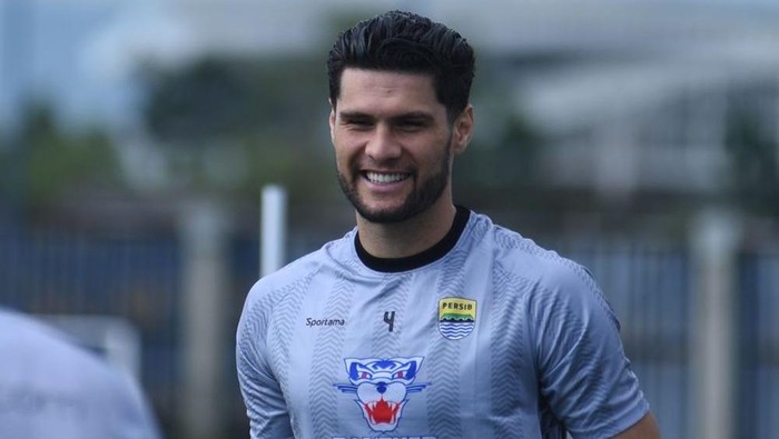 Julio Cesar.