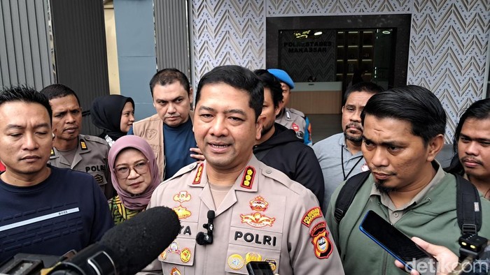 Kapolrestabes Makassar Kombes Arya Perdana saat memberikan keterangan soal kasus hilangnya Bilqis.