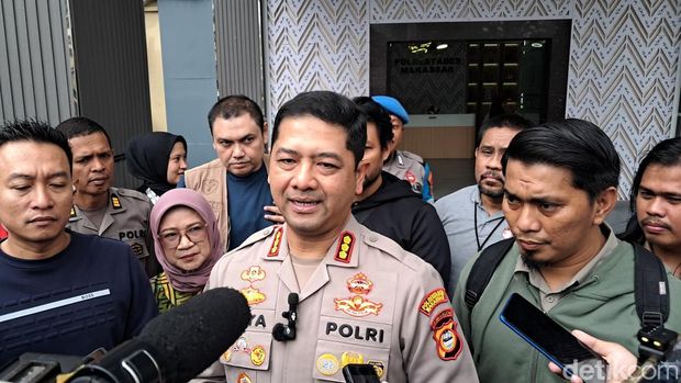 Kapolrestabes Makassar Kombes Arya Perdana saat memberikan keterangan soal kasus hilangnya Bilqis.