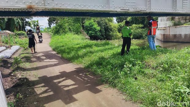 Kecelakaan di Sleman Lokasi kejadian pria tanpa identitas tewas tersambar kereta yang melaju di Berbah, Sleman, Minggu (9/11/2025).