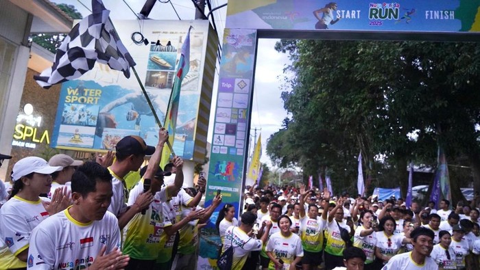 Kegiatan fun run serangkaian Nusa Penida Festival 2025, Minggu (9/11/2025). (Foto: Pemkab Klungkung)