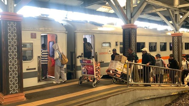 Kereta api tambahan periode November 2025. Kereta api tambahan periode November 2025.