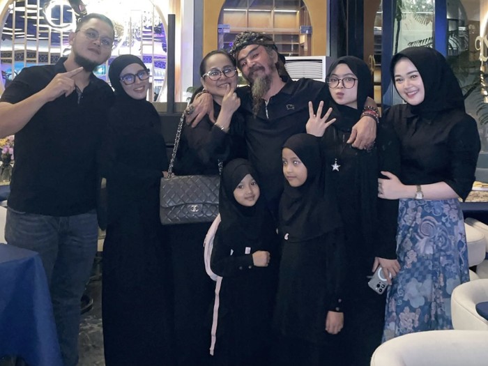 Kebersamaan Limbad dan keluarga