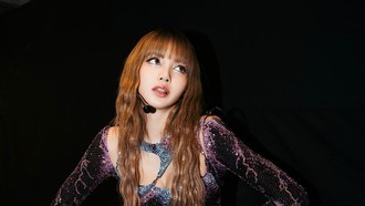 Lisa BLACKPINK Unggah Momen di Jakarta, Pakai Baju 'Lingerie' Jadi Kontroversi