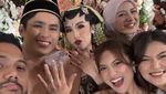 Pernikahan Luna Shabrina dengan Raden Mas Axel Caesario Efian Kental Adat Jawa