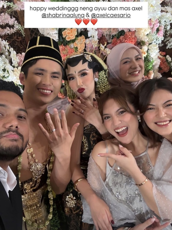 Luna Sahbarina menikah dengan Raden Mas Axel Caesario Efian pada Sabtu (8/11/2025).