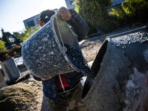 Buleleng Sulap Sampah Plastik Jadi Aspal, Klaim Jalan Bisa Tahan 10 Tahun