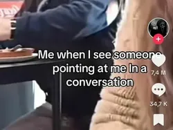 Meme Random Buat Mengawali Harimu, Senyum Dong