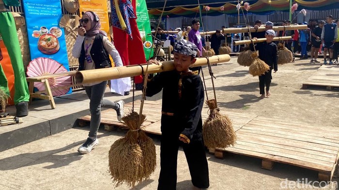 Parade Seren Taun di WJF 2025