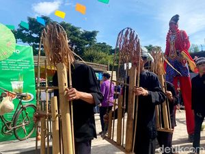 Kemeriahan Parade Seren Taun Kasepuhan Sukaresmi di WJF 2025