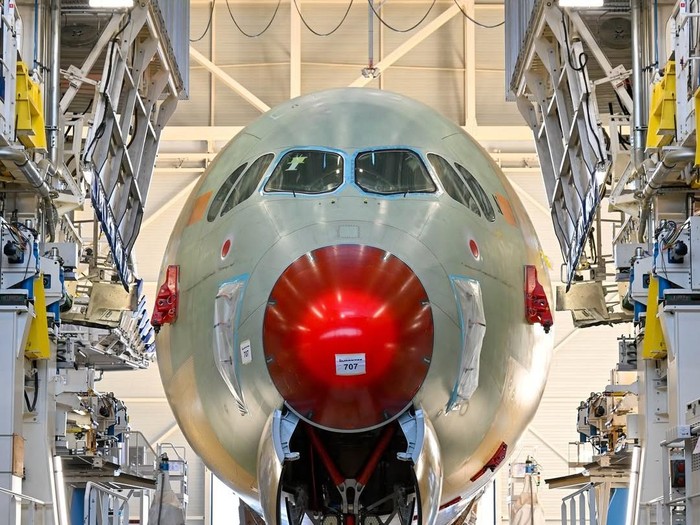 Penampakan pesawat Qantas A350-1000ULR yang akan terbang non-stop selama 22 jam