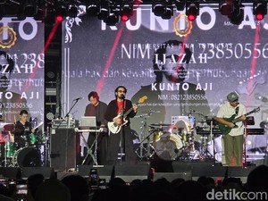 Penampilan Kunto Aji Bikin Penonton Galau di WJF 2025