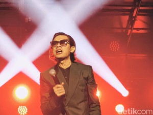 Aksi Rock n Roll Tria The Changcuters Viral Nyanyi di Wisuda Anak