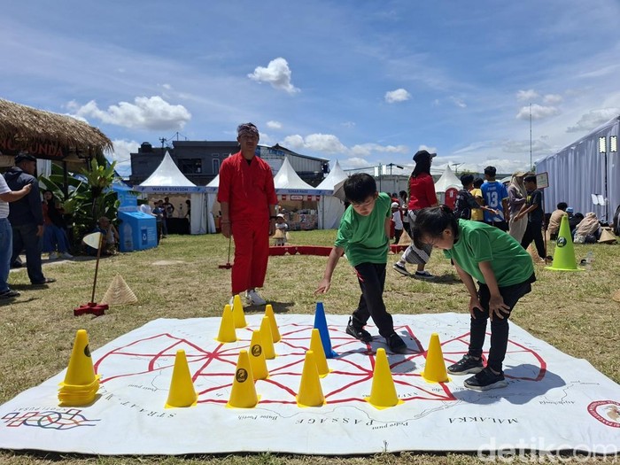 Permainan Tradisional Jabar di WJF 2025.