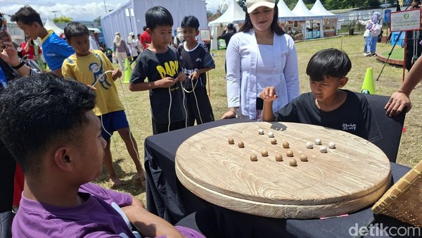 Semarak Permainan Tradisional di West Java Festival 2025