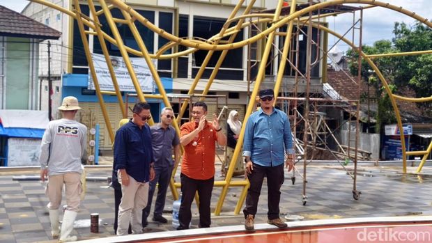 Persiapan peresmian Alun-alun Jampangtengah, Kabupaten Sukabumi Persiapan peresmian Alun-alun Jampangtengah, Kabupaten Sukabumi