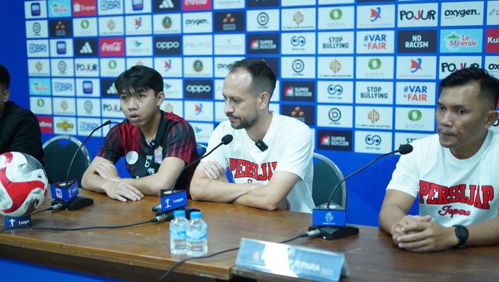Konferensi pers Persijap Jepara jelang melawan Madura United FC di Stadion Gelora Ratu Pamelingan, Pamekasan, Sabtu (8/11/2025) malam.