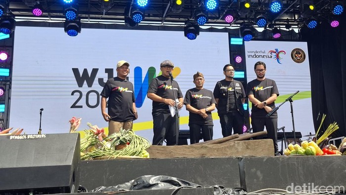 Perwakilan kepala daerah di Jawa Barat membuka gelaran hari kedua West Java Festival 2025