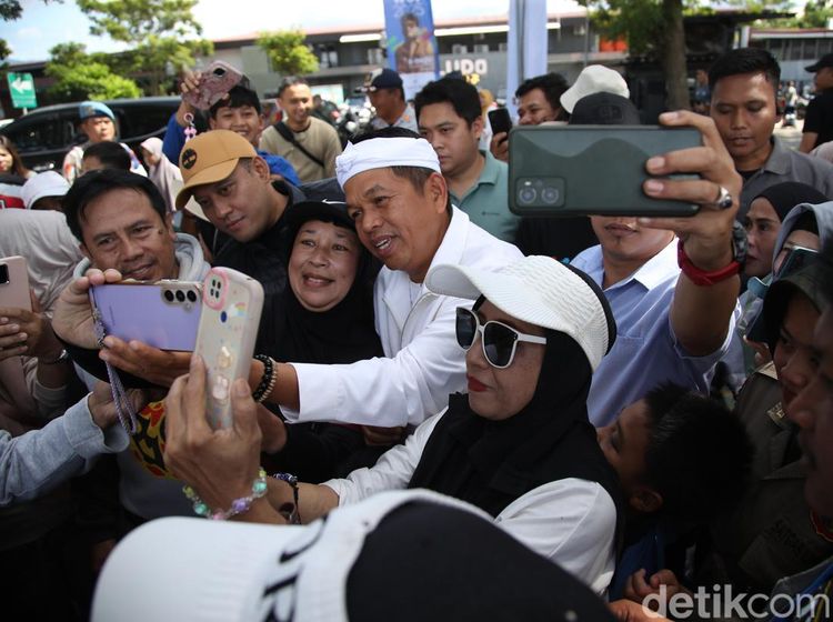 Potret Antusias Warga Sambut KDM di West Java Festival 2025