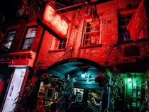 Bikin Merinding! 4 Restoran Bersejarah Versi Michelin Ini Terkenal Angker