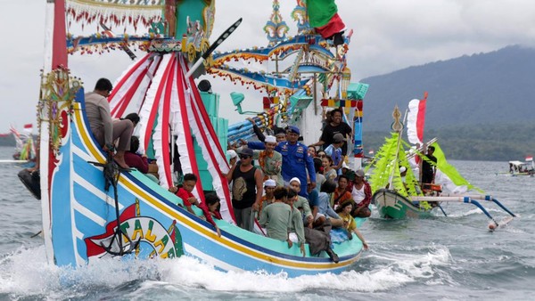 Saat Nelayan Banyuwangi Panjatkan Syukur Lewat Tradisi Petik Laut
