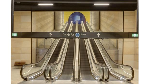 Stasiun Gadigal Stasiun Gadigal, salah satu stasiun metro di Sydney yang punya desain modern dan estetis.