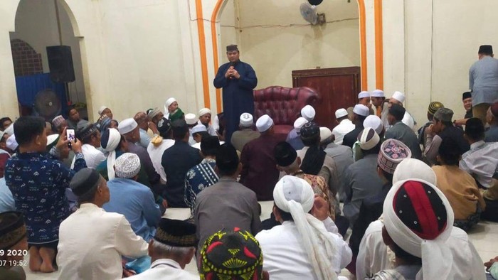 Sekda Banyuasin Erwin Ibrahim saat mengikuti acara Ikuti tabligh akbar Ponpes Modern Darul Abroor Kampus 6
