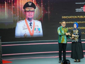 Gubernur Sulsel Raih Penghargaan Pemimpin Inovatif dan Transformatif