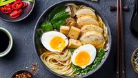 Barulah di posisi ke-2 ada ramen khas Jepang yang selama ini mendunia. Ramen punya sejarah panjang sejak 1910. Kini variasinya pun banyak ditemukan, termasuk ramen versi instan. Foto: TasteAtlas