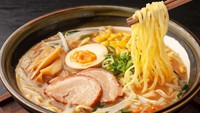 Di posisi ke-5 daftar hidangan mi terenak di dunia ada ramen miso khas Sapporo, Jepang. Ramen ini kabarnya sudah ada sejak 1955 dengan ciri khas kuah berbahan daging babi dan miso. Foto: TasteAtlas