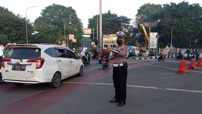 Ada Proyek Galian, Lalin di Sekitar Tamini Square Arah TMII Padat