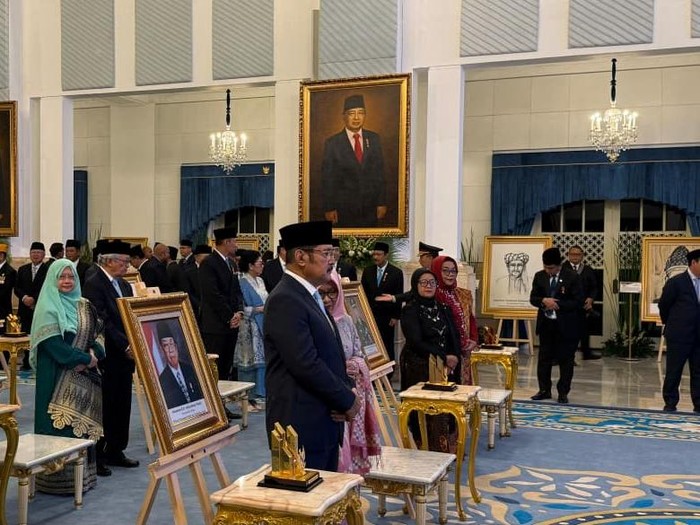 Bambang Trihatmodjo dan Tutut Soeharto di Istana (Eva/detikcom)