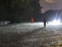 Hujan Lebat, Jalan Nginden Intan Banjir Sebetis Orang Dewasa